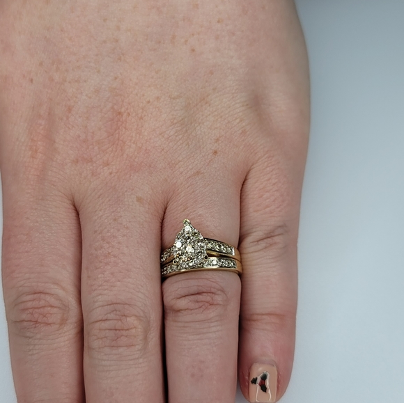 10K Diamond Ring Set - Picture 3 of 16